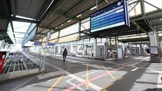 Der Stuttgarter Hauptbahnhof: Die Deutsche Bahn wollte ab Mitte Dezember die Ankunftspläne abhängen und rudert nach Kritik nun zurück.