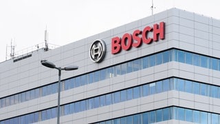 Blick auf das Bosch-Werk Hildesheim. Beim weltgrößten Autozulieferer stehen laut Betriebsrat bis zu 10.000 Jobs auf dem Spiel.