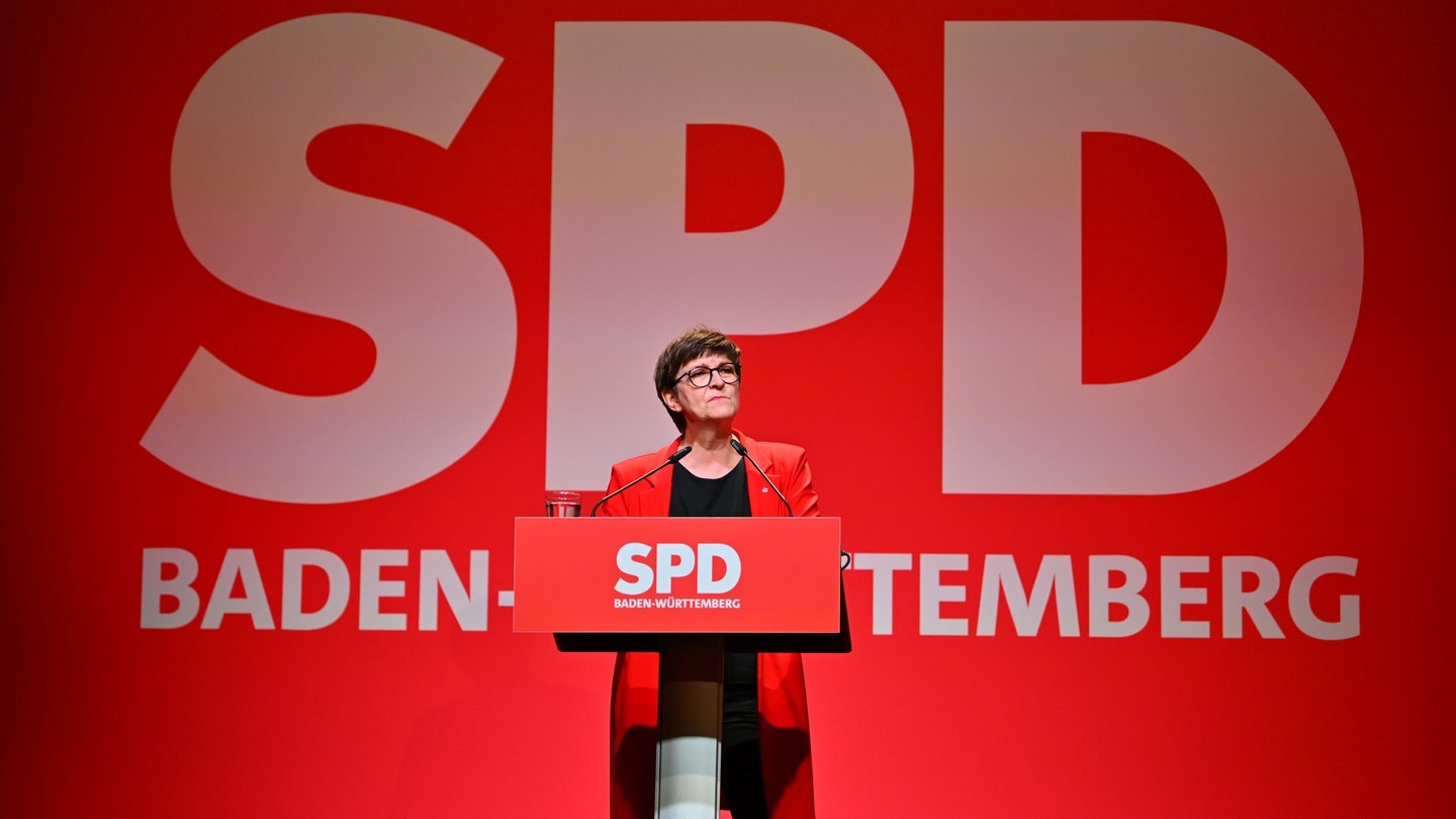 Die Bundesvorsitzende der SPD, Saskia Esken, spricht beim Landesparteitag der SPD Baden-Württemberg, in Schwäbisch Gmünd.