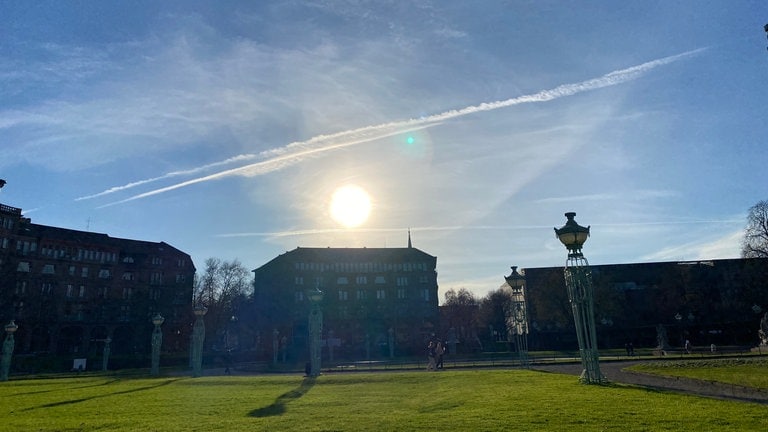 Der Friedrichsplatz in Mannheim im Sonnenschein