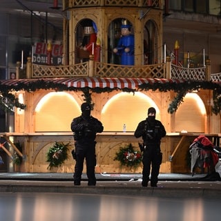 Die Polizei ist am Weihnachtsmarkt im Einsatz.