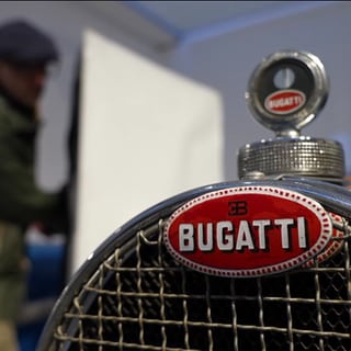 der Grill eines Oldtimer-Bugatti