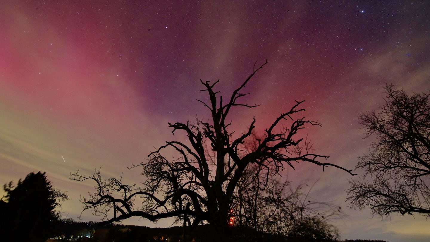 Polarlichter leuchteten am Himmel über dem Murrtal bei Großerlach.