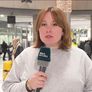 Reporterin Jacqueline Vieth am Stuttgarter Flughafen