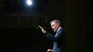 Christian Lindner, Bundesvorsitzender der FDP, spricht im Opernhaus in Stuttgart beim traditionellen Dreikönigstreffen der FDP.