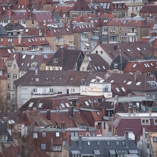 Hausdächer in der Stuttgarter Innenstadt. Das BW-Finanzministerium hat ein Transparenzregistere zu der Steuer für Wohn- und Gewerbegrundstücke veröffentlicht. 