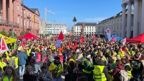 Streikende in Karlsruhe