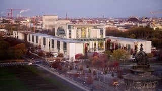 Das Bundeskanzleramt am Morgen, Blick vom Reichstagsgebäude.