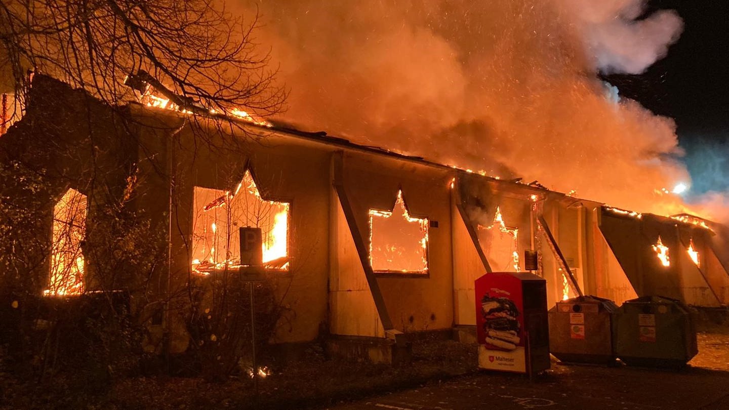 Großbrand in Singen Fast 100 Jahre alte Scheffelhalle