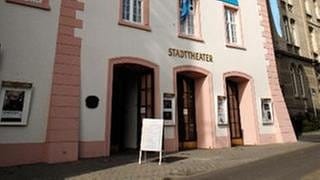 Das Gebäude des Theaters Konstanz mit dem Schriftzug "Stadttheater".