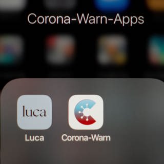 corona-warnapp und luca-warnapp auf einem mobiltelefon