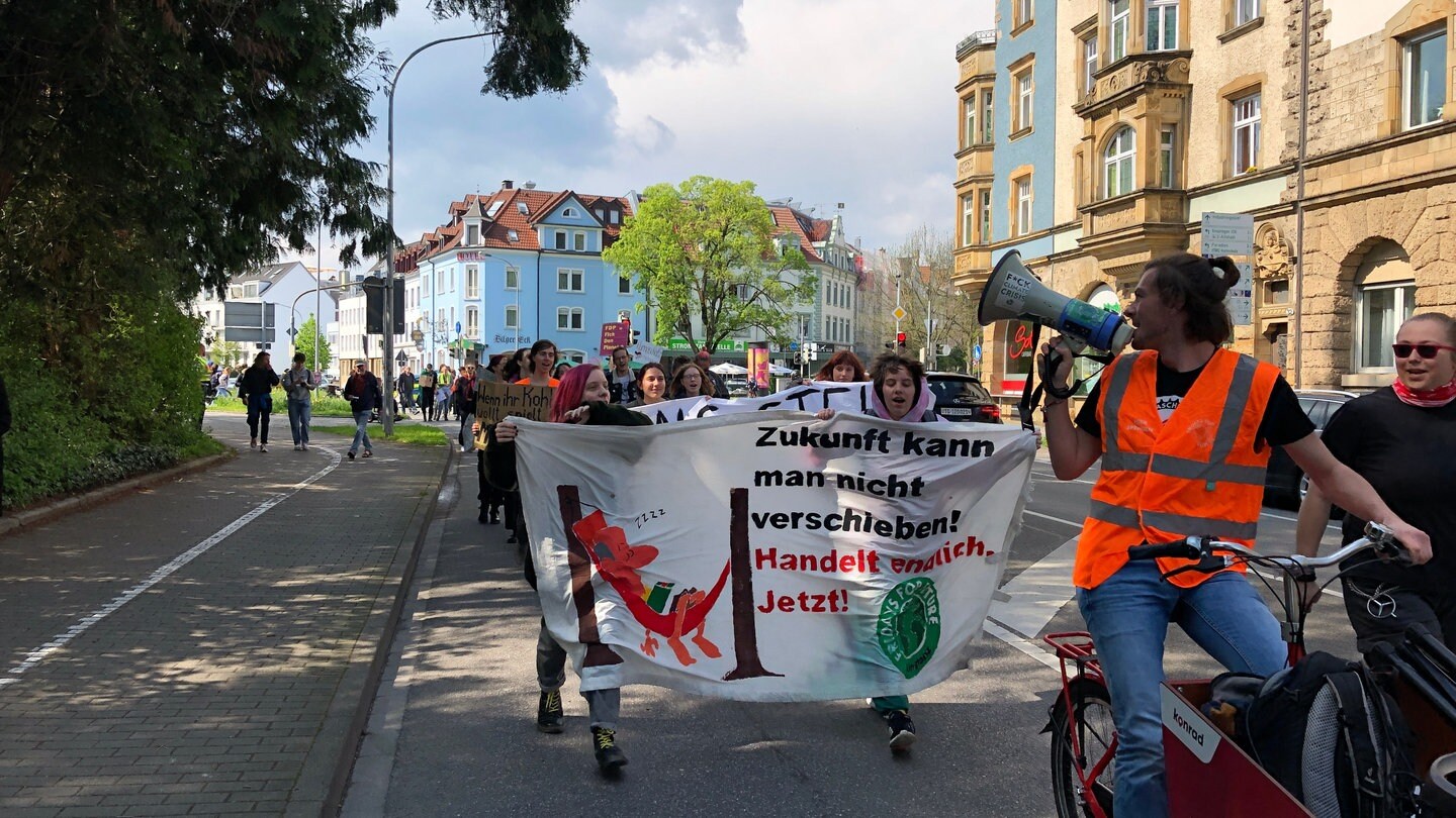 "Fridays For Future" Und "End Fossil: Occupy": Demos In Konstanz - SWR ...