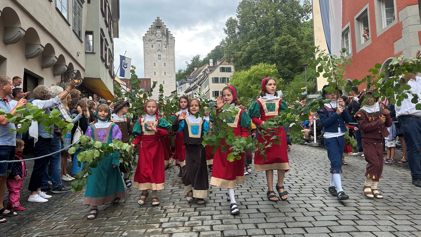 Großer Festzug Höhepunkt des Ravensburger Rutenfests SWR Aktuell