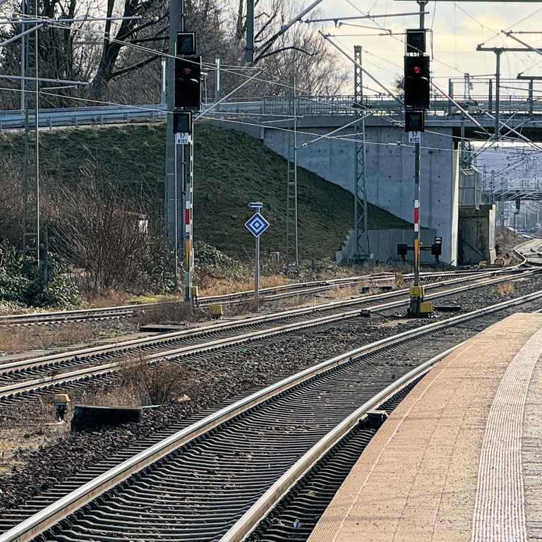 Bahn-Reisende Aufgepasst: Neuer Bahnstreik Der GDL Gestartet - SWR Aktuell