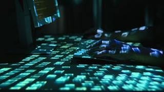 Hacker am PC (Symbolbild)