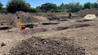 Archäologen graben alte Siedluingesreste bei Beuren aus