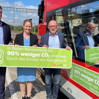 Deutsche Bahn betankt ersten Regionalzug bundesweit in Aulendorf mit Biokraftstoff. 