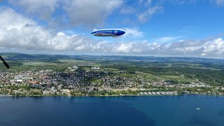 Zeppelinflug über Bodensee, Nahaufnahme und Betanken des Luftschiffes