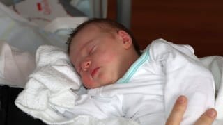 Weihnachtsbaby Natasha Czörgö kam am 24.12.2022 in der Klinik Friedrichshafen auf die Welt.