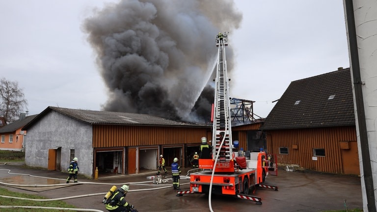 Millionenschaden Nach Scheunenbrand In Kirchdorf An Der Iller - SWR Aktuell