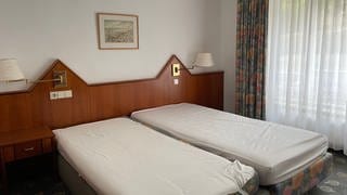 Betten in einem Hotelzimmer