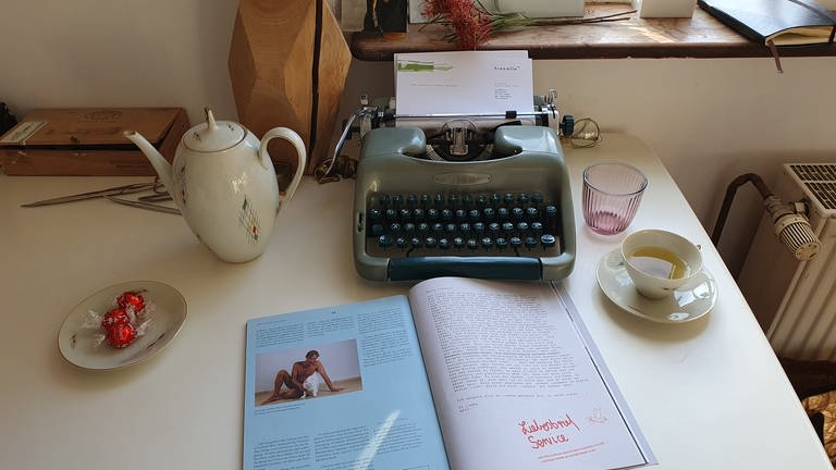 Das Atelier von Veronika Fischer in Konstanz. Sie bietet einen Liebesbrief-Service an. Die Schreibmaschine ist nur Dekoration - die Liebesbreife schreibt sie auf dem Computer.