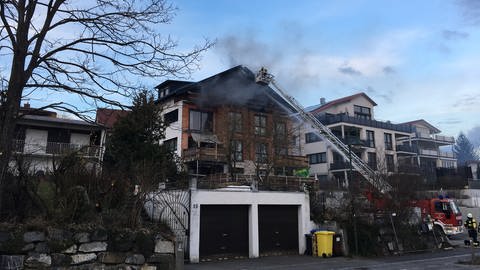 Ein brennender Dachstuhl in einem Haus in Immenstaad.