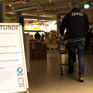 Dunkler Supermarkt in Konstanz, Einkaufen für Sensible, Ruhiges Einkaufen für Autisten 