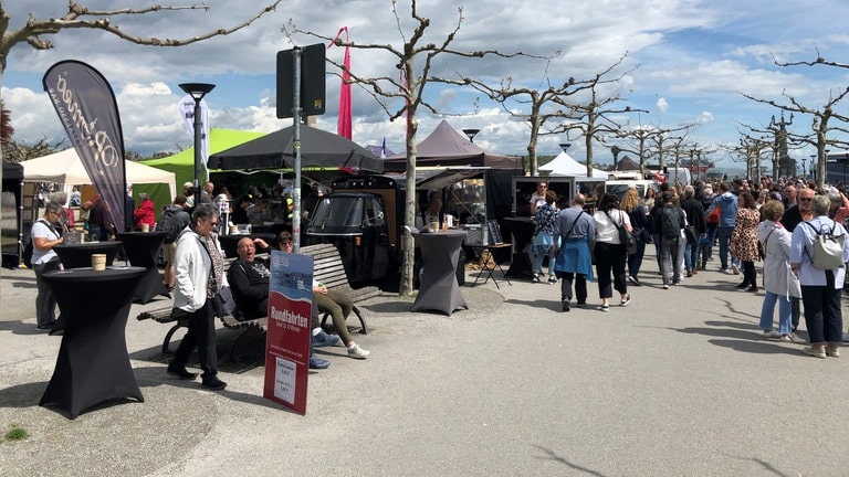 Hafenfest in Konstanz mit Ständen und Besuchern