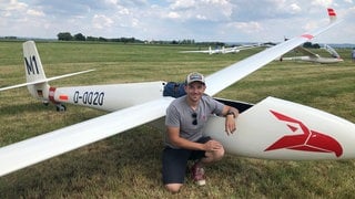 Historische Segelflieger auf Flugplatz in Tannheim