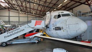 Rumpf der Landshut-Maschine in einem Hangar in Friedrichshafen