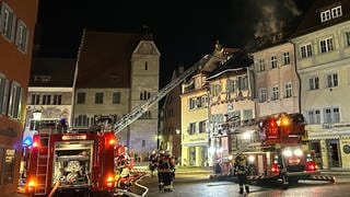 Die Feuerwehr war bei einem Großbrand in der Altstadt von Überlingen im Einsatz.