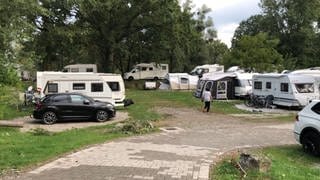 Nach dem Unwetter sind die Aufräumarbeiten auf dem schwer getroffenen Campingplatz in Lindau weitgehend abgeschlossen.