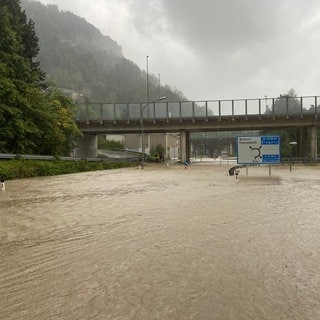 In Vorarlberg wurden Straßen wie hier bei Wolfurt überflutet.