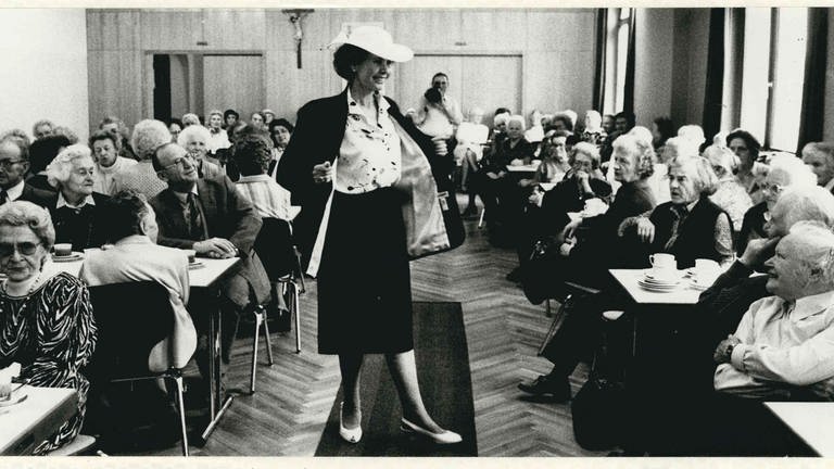 Modenschau des kath. Frauenbundes: Brunhilde Mägerle 1988 als Mannequin 