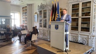 Der Landrat des Bodenseekreises, Luca Wilhelm Prayon (CDU), bei der Einbürgerungsfeier auf Schloss Salem.