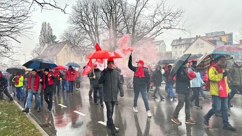 Solidaritätsmarsch der Beschäftigten von ZF in Friedrichshafen. 