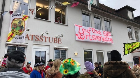 Narren beim Rathausstrum in Friedrichshafen-Kluftern