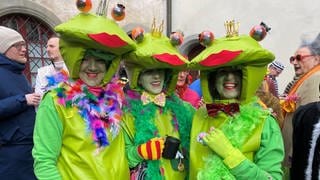 Fastnacht 2024 am Bodensee und in Oberschwaben: originelle Kostüme am Schmotzigen Donnerstag in Konstanz