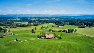 Weitblick auf sanfte Hügel in Oberschwaben-Allgäu