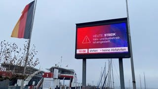 Streik steht auf einem großen Schild an der Fähre Konstanz.