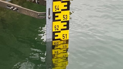 In Konstanz werden die Uferanlagen gegen das Hochwasser geschützt.