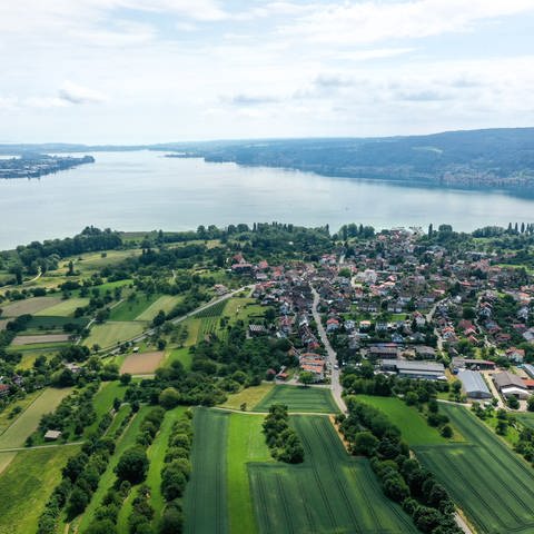 Luftaufnahme von der Halbinsel Höri mit der Gemeinde Gaienhofen