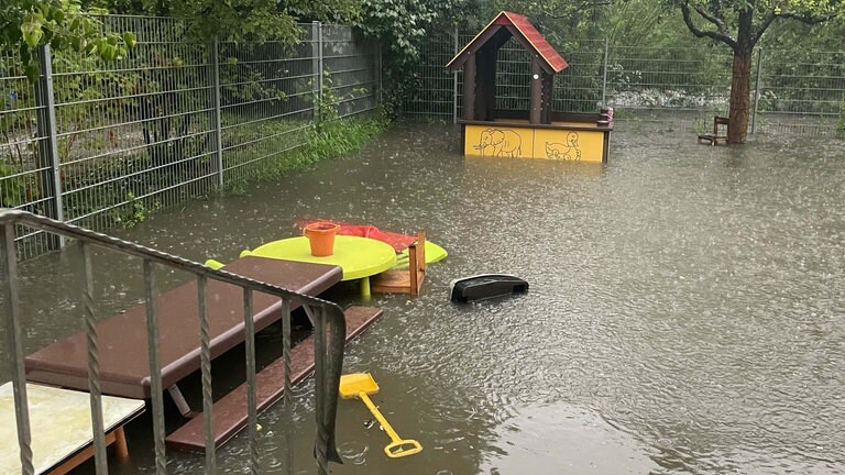 Nach "Jahrhunderthochwasser": Der Tag Nach Dem Unwetter - SWR Aktuell