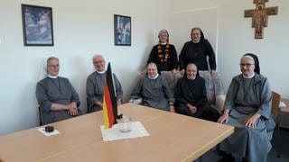 Franziskanerinnen im Kloster Reute sind begeisterte Fans der deutschen Fußball-Nationalmannschaft.