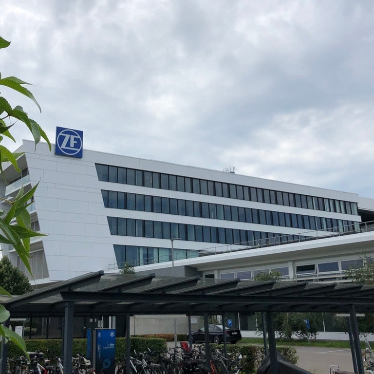 ZF Friedrichshafen Verteidigt Massiven Stellenabbau - SWR Aktuell