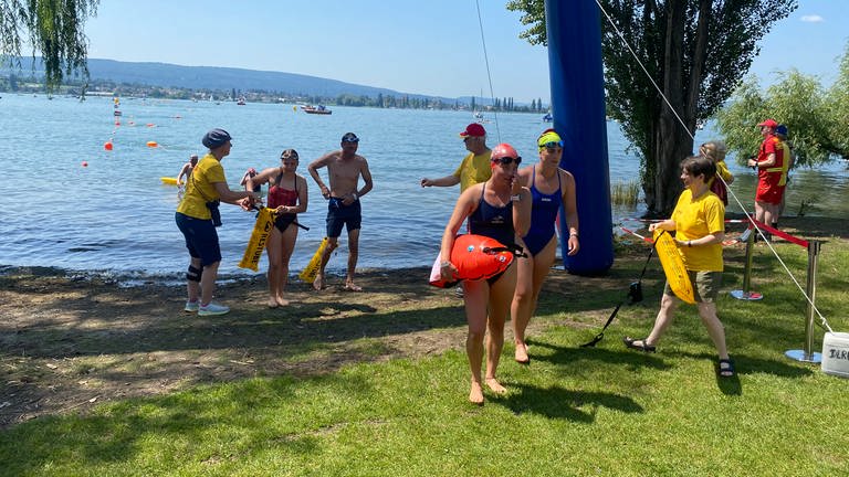 Nach und nach ins Ziel: Ankunft beim Gnadenseeschwimmen.