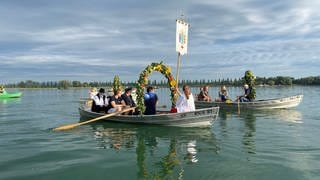 Boote auf dem See zur Mooser Wasserprozession