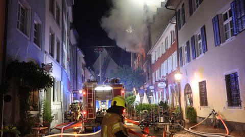 Ein Brand in der Alstadt von Konstanz am Bodensee. Die Polizei und Feuerwehr sind im Großeinsatz