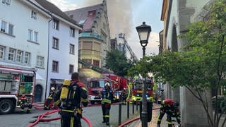 Brand in der Altstadt von Konstanz. Feuerwehr und Polizei sind im Einsatz.